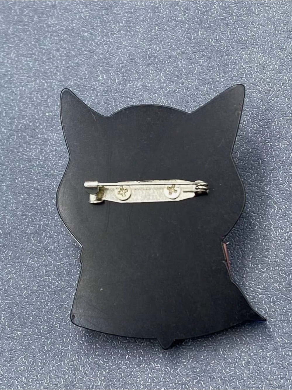 Cat with Scarf Acrylic Brooch | Cat Lover Pin | Whimsical Animal Jewelry - Picture 3 of 4